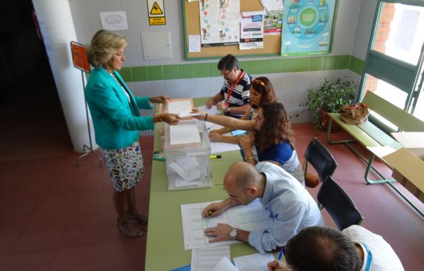 Abren "con toda normalidad" todos los colegios electorales de Extremadura