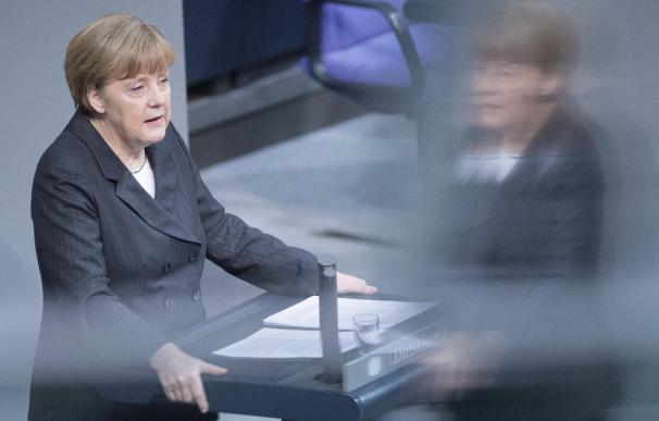 Merkel exige un alto el fuego y desarme para reunirse con Putin y Poroshenko