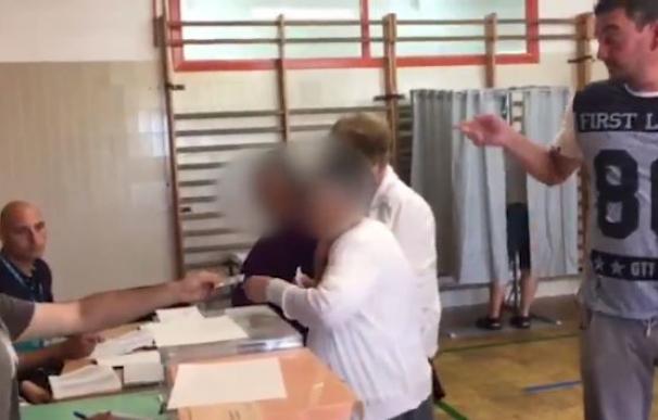 En Marea pide impugnar una mesa electoral al detectar a una anciana desorientada tratando de votar