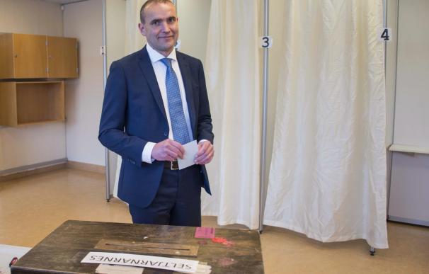 Un profesor de universidad se declara ganador de las elecciones en Islandia