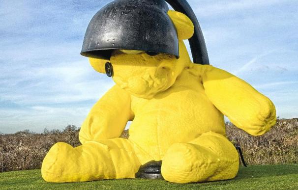 La monumental escultura "Lamp/Bear" de Urs Fischer se venderá en 7 millones de euros