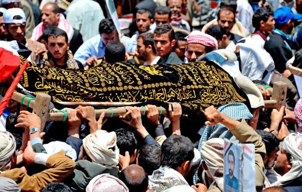 Mueren doce manifestantes en la ciudad yemení de Taez, según fuentes médicas