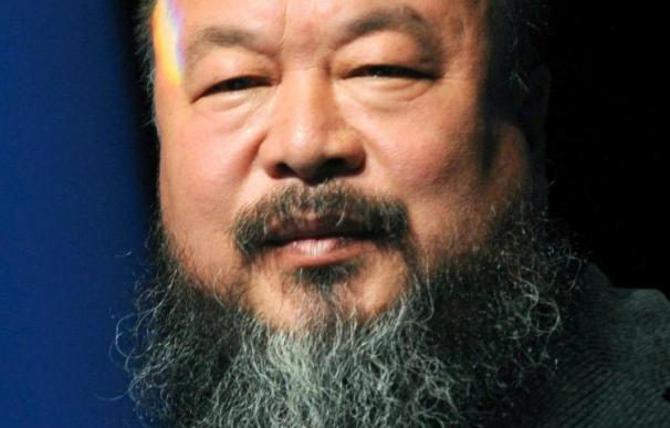 El artista y activista chino Ai Weiwei lleva 24 horas detenido por la policía