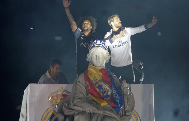 Miles de aficionados celebran con el Real Madrid su trigesimotercera Liga