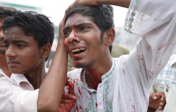 Decenas de heridos y arrestados en las protestas islamistas en Bangladesh