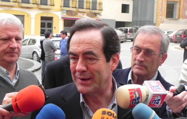 Bono asegura que no pugnará para relevar a Zapatero pero se ofrece a ayudar