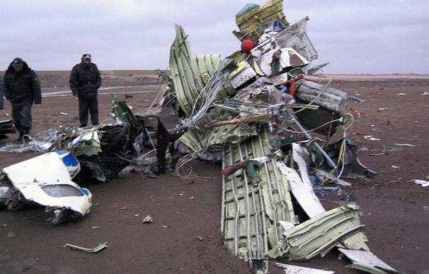 Mueren 27 personas al estrellarse un avión militar en el sur de Kazajistán