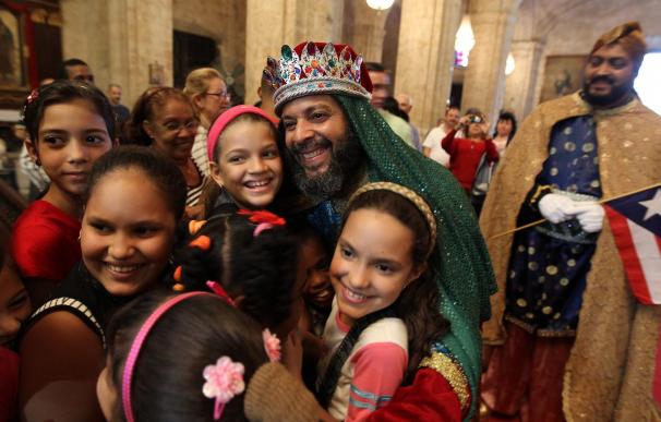 Los Reyes Magos de Puerto Rico visitan a los niños de Cuba
