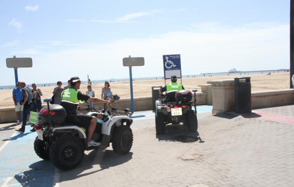 Un total de 50 agentes vigilarán las playas de València para controlar conductas molestas y evitar hurtos