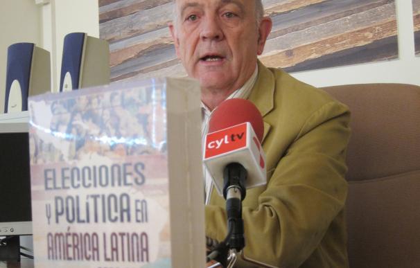 Colombia concede la ciudadanía al profesor de la USAL Manuel Alcántara por su labor investigadora