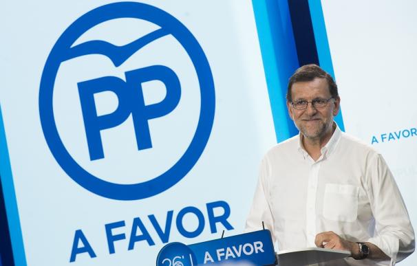 Rajoy asegura que no cambiará su campaña en Cataluña por los hostigamientos