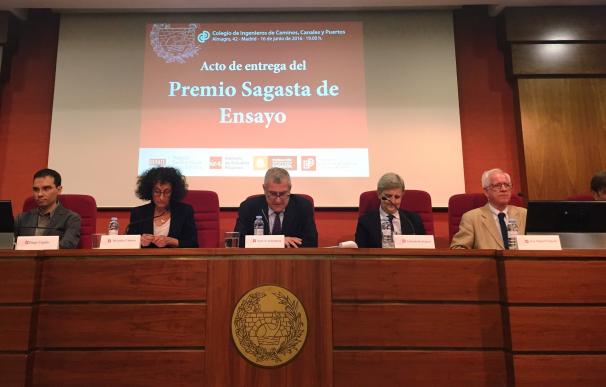 Rodríguez Osés participa en la entrega del Premio Sagasta de Ensayo 2015 que ha recaído en Víctor Mora Pascual