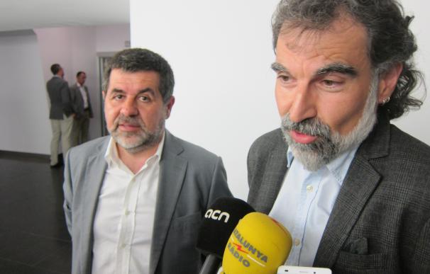 La ANC y Òmnium piden a Rajoy atender la "bondad" de la oferta de Puigdemont