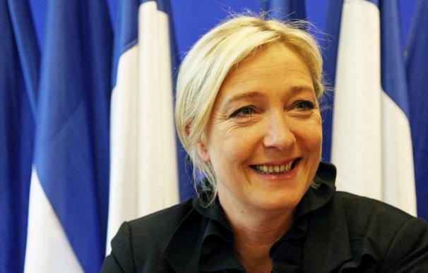 Le Pen busca limpiar la imagen "degradada" de su partido en el extranjero