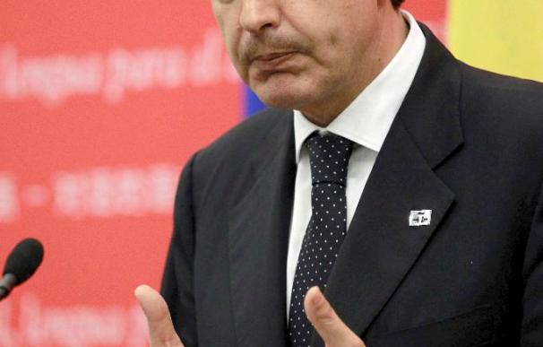 Zapatero no contempla una escisión en ETA y destaca que está "peor que nunca"