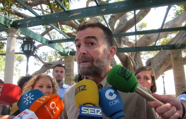 Maíllo afea a Rajoy la "constante absolutamente franquista" de "envolverse en la bandera" con fines políticos