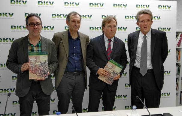 De izquierda a derecha: Jesús de la Osa (autor), Víctor Viñuales (Ecodes), Josep Santacreu (DKV) y Ángel Pas (Red Española del Pacto Mundial).