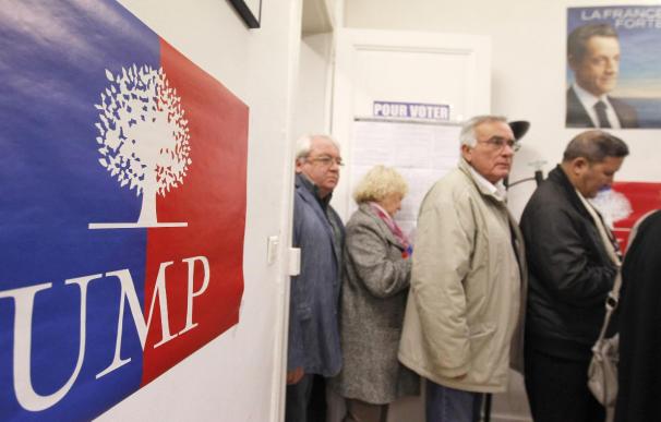 La UMP elige entre Fillon y Copé a su jefe, que debe liderar la oposición gala