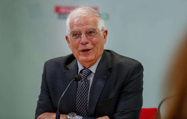 Borrell cree que proclamar el deseo de ganar, como hace Susana Díaz, "se queda un poco corto" como programa político