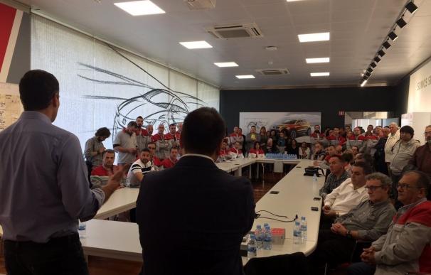 Pedro Sánchez se reúne en Seat con Matías Carnero (UGT) y delegados sindicales