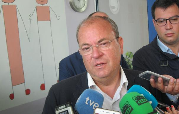 Monago critica a Vara que "un día dice una cosa y otro la contraria" respecto a las primarias en su partido
