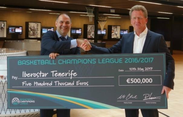 La FIBA entrega el medio millón de euros al Iberostar Tenerife por ganar la Champions