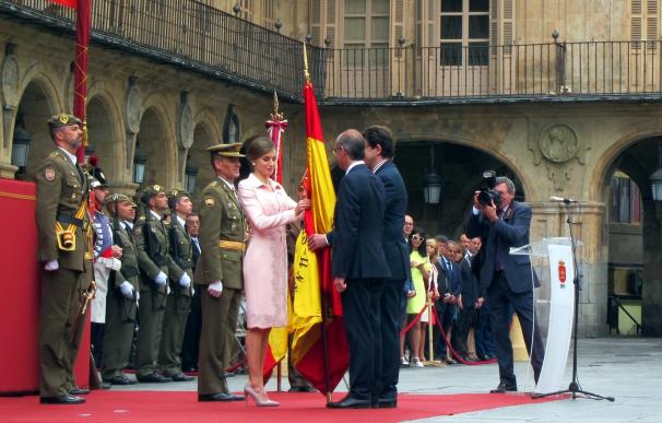 La Reina anima a los militares a seguir "siendo impecables" en su labor diaria
