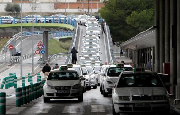 Madrid denuncia a 207 Vehículos de Alquiler con Conductor en Barajas
