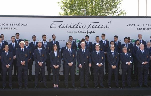 España debuta en la Eurocopa de Francia vestida con los trajes de Emidio Tucci