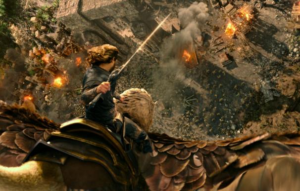 'Warcraft' continúa al frente de la taquilla española y resiste al empuje de 'Dos buenos tipos'