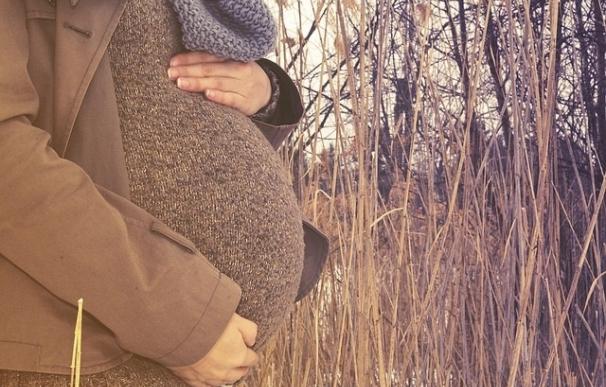 Una mujer embarazada de 40 años tiene seis veces más riesgo de tener un hijo con alteración cromosómica