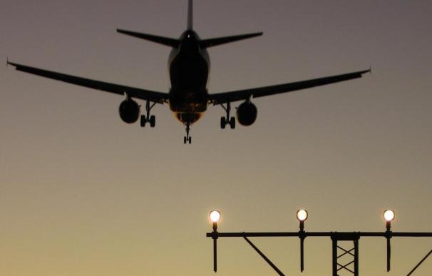 Las aerolíneas ganarán más de 20.200 millones en 2015 ante menores precios del petróleo, según la IATA