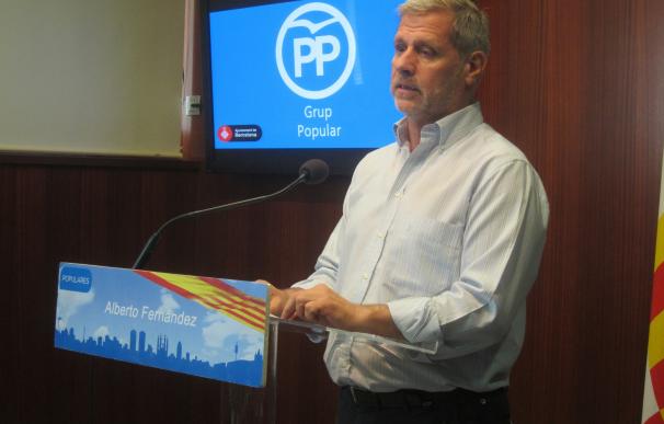 El PP catalán acusa a Colau de adjudicar el 96,6% de los contratos a dedo