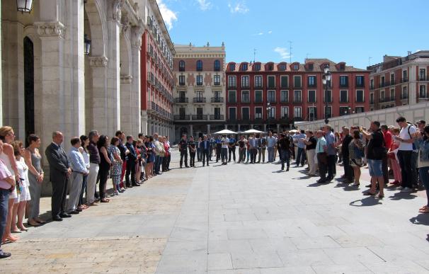 Decenas de ciudadanos guardan un minuto de silencio en Valladolid por el atentado en la ciudad "hermana" de Orlando