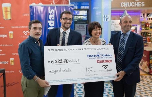 El Mercado Victoria entrega a Manos Unidas 6.300 euros recaudados a través de 'Caña Solidaria'
