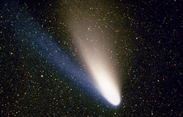 El cometa Hale-Bopp produjo una verdadera tragedia. 38 personas de una secta se suicidaron pensando que serían rescatados por un OVNI.