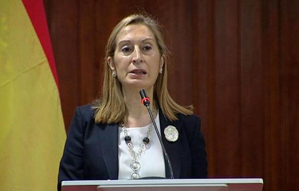 La ministra Ana Pastor anuncia rebajas de los billetes del AVE en enero