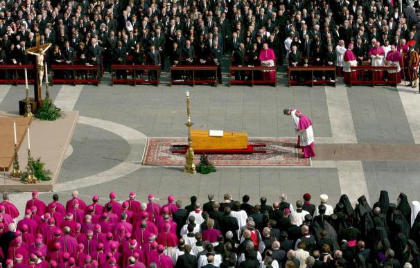 El féretro de Juan Pablo II será sacado de la tumba el 29 de abril