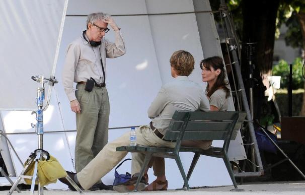 Woody Allen dice que Carla Bruni estuvo "perfecta" en el rodaje de su película