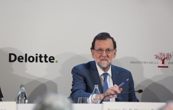 (Ampl.) Rajoy dice que "vienen buenos momentos" porque empiezan "a disiparse condicionamientos políticos"