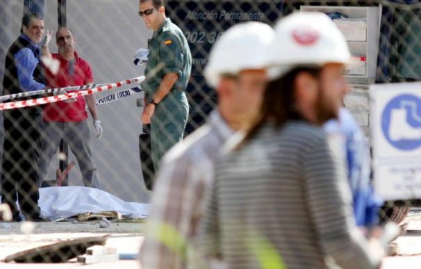 Muere un trabajador aplastado por la maquinaria que usaba en el polígono de Los Barrios, en Cádiz