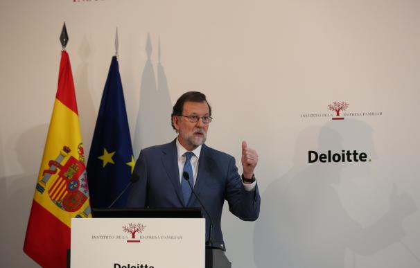Rajoy dice que "vienen por delante buenos momentos" porque empiezan "a disiparse condicionamientos políticos"