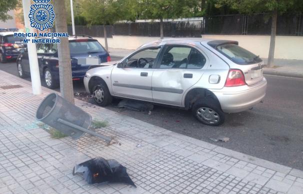 Detienen a un joven acusado de chocar con su coche contra varios vehículos aparcados en la capital