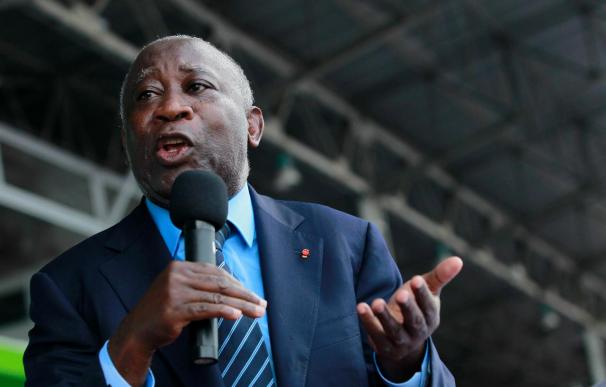 El embajador de Ouattara en París dice que Gbagbo negocia su rendición