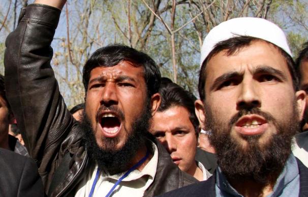 Cientos de estudiantes se manifiestan en Kabul contra la quema del Corán