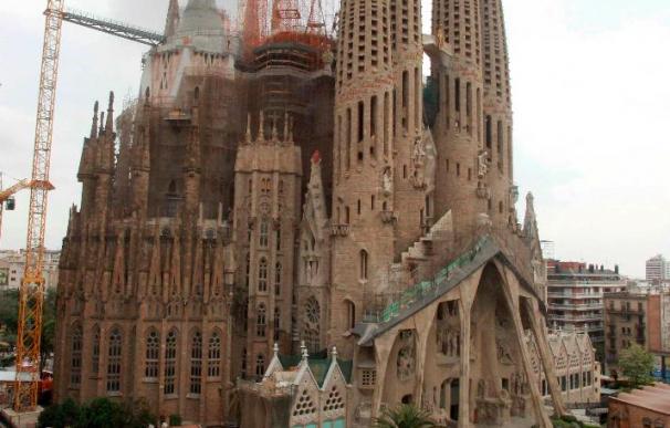 El alcalde de Barcelona dice que el incendio no dañó la estructura de la cripta de la Sagrada Familia
