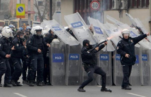 Graves disturbios en el centro de Estambul por el veto a los candidatos kurdos