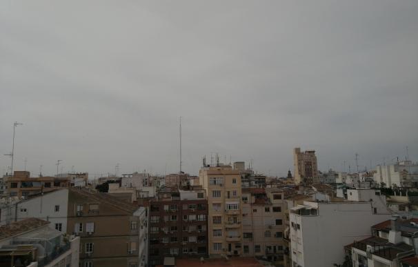 Nubes altas, chubascos en el interior de Castellón y temperaturas por debajo de 25 grados este domingo