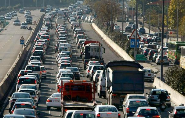 La DGT espera nueve millones de desplazamientos por carretera entre mañana y el lunes