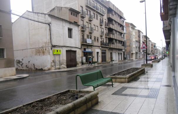 El Ayuntamiento de Ejea remodela las aceras del paseo del Muro Alto y la calle Independencia